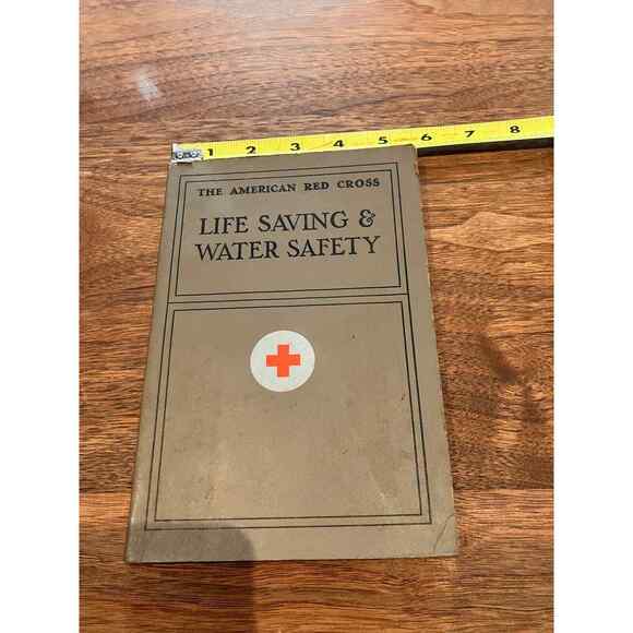 Vintage Red Cross Bokk Life Saving & Water Safety 1971 - Picture 5 of 7
